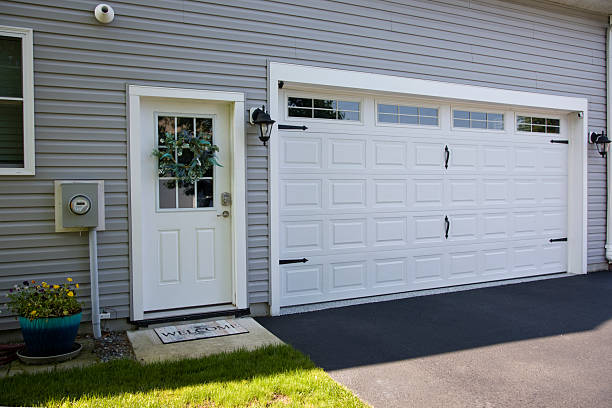 24/7 Emergency Garage Door Panel Replacement experts in Hyde Park, PA